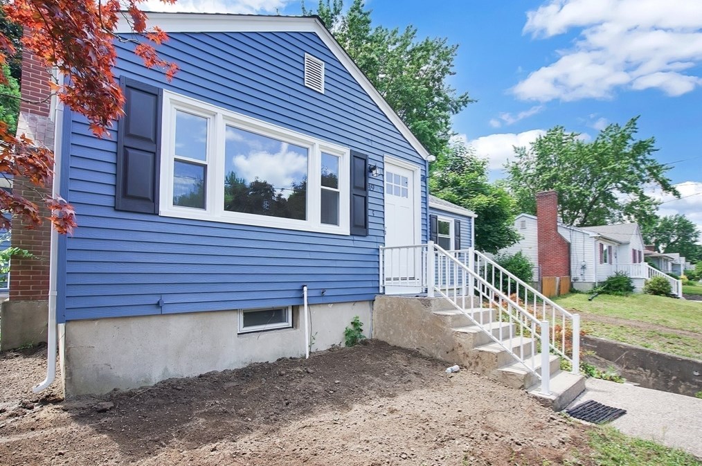 49 Pondview Dr, Chicopee MA 01020-2139 exterior