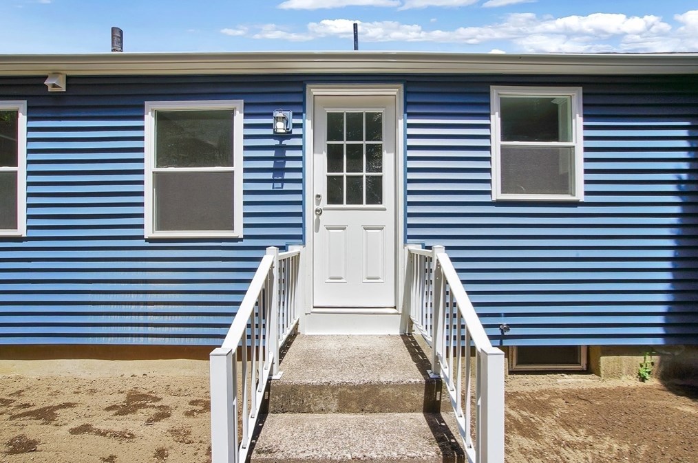 49 Pondview Dr, Chicopee MA 01020-2139 exterior