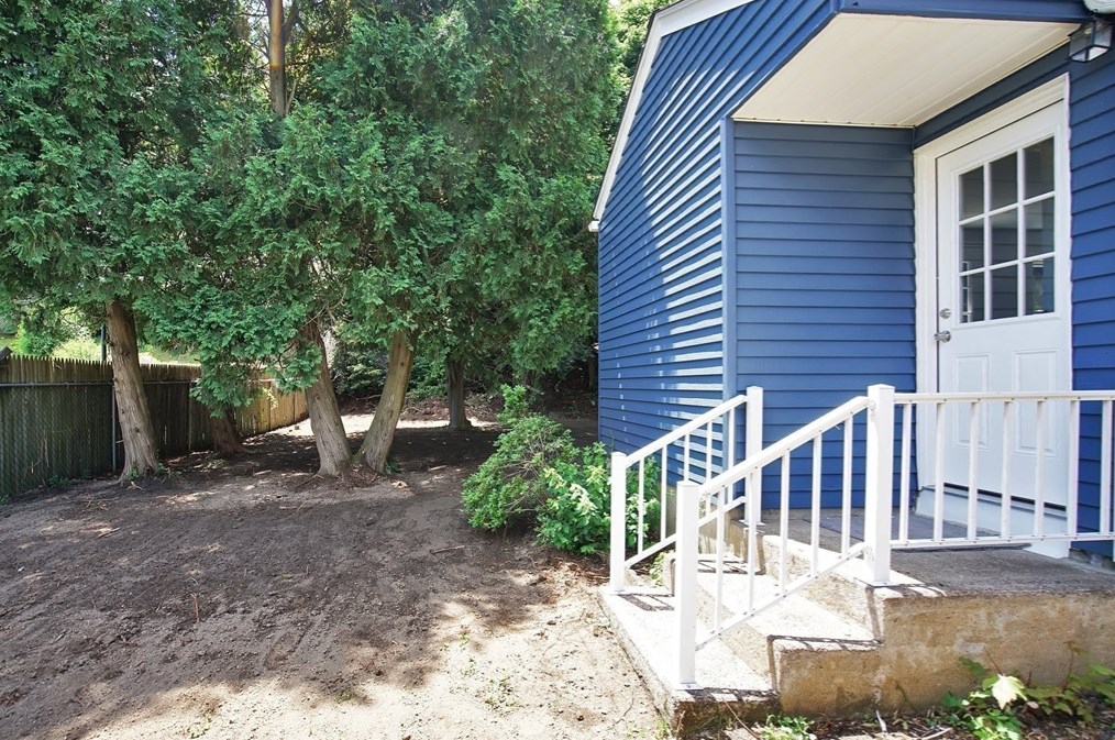 49 Pondview Dr, Chicopee MA 01020-2139 exterior