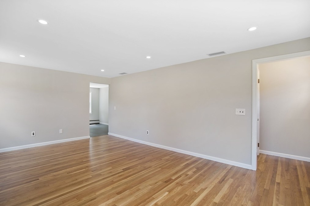 49 Pondview Dr, Chicopee MA 01020-2139 exterior