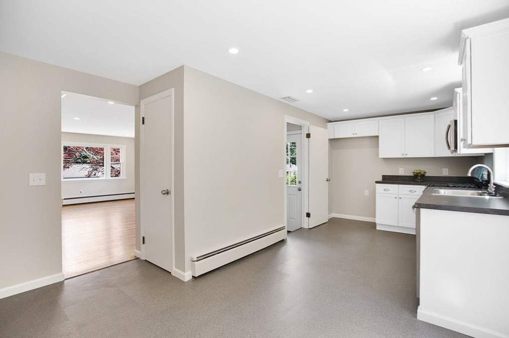 49 Pondview Dr, Chicopee MA 01020-2139 exterior