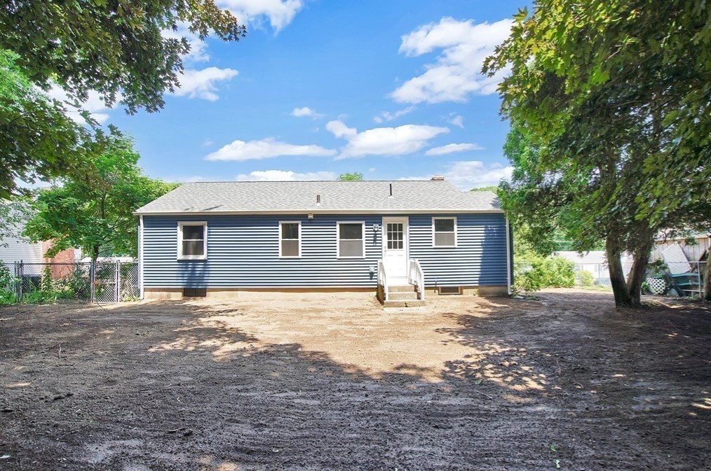 49 Pondview Dr, Chicopee MA 01020-2139 exterior