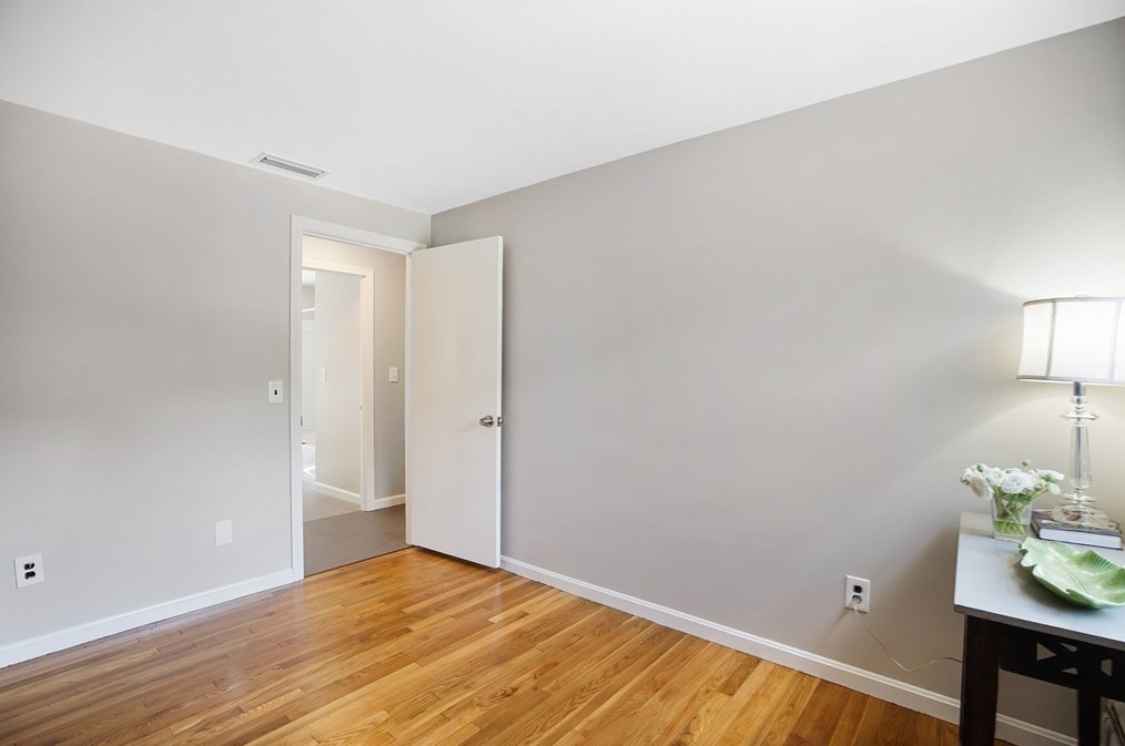 49 Pondview Dr, Chicopee MA 01020-2139 exterior