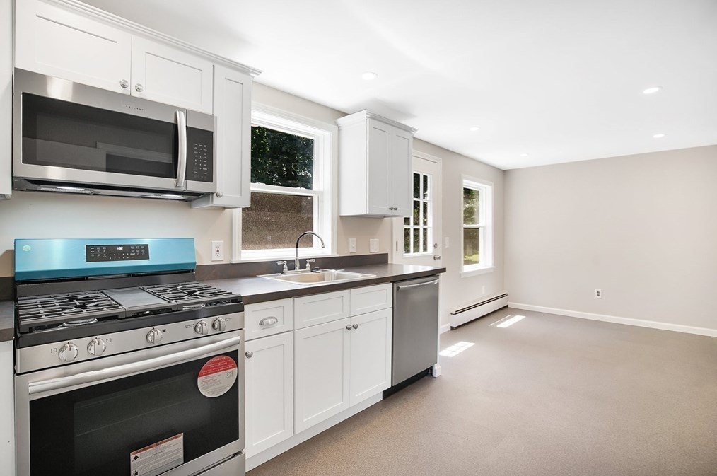 49 Pondview Dr, Chicopee MA 01020-2139 exterior