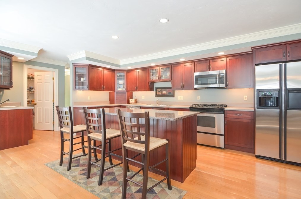 4 Evans Ln, Norfolk MA 02056-1545 exterior