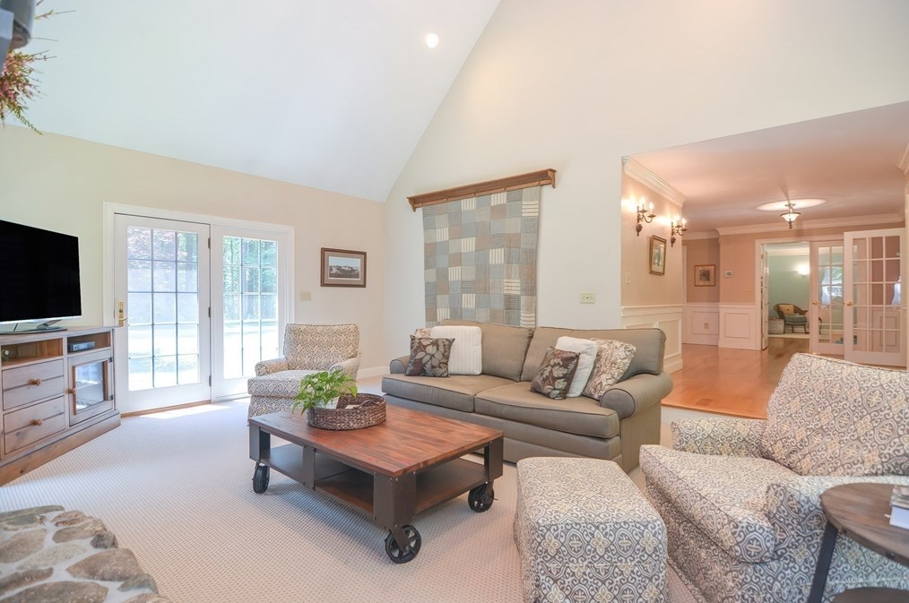 4 Evans Ln, Norfolk MA 02056-1545 exterior