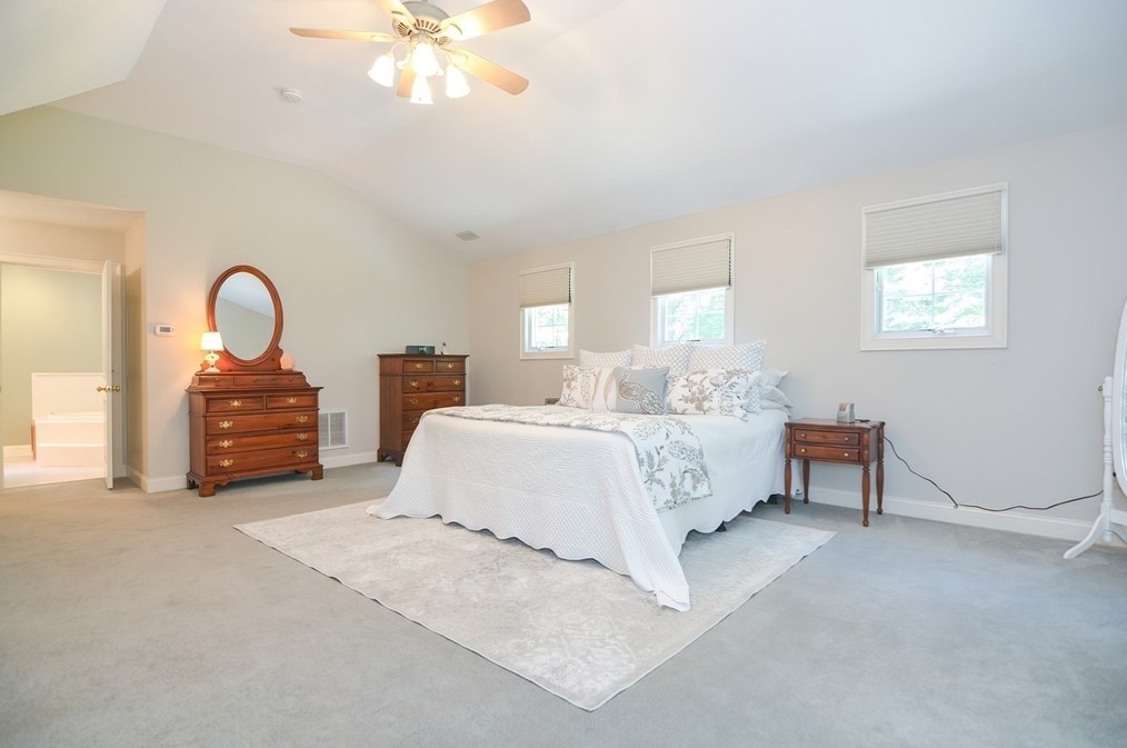 4 Evans Ln, Norfolk MA 02056-1545 exterior