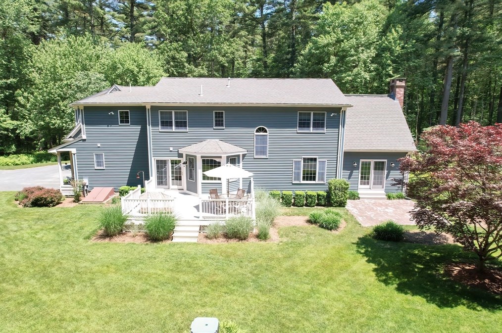 4 Evans Ln, Norfolk MA 02056-1545 exterior