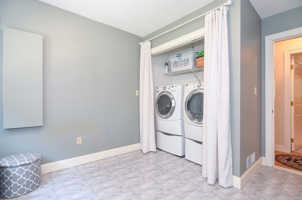 4 Evans Ln, Norfolk MA 02056-1545 exterior