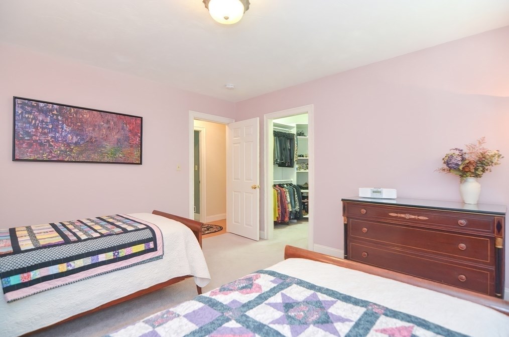 4 Evans Ln, Norfolk MA 02056-1545 exterior