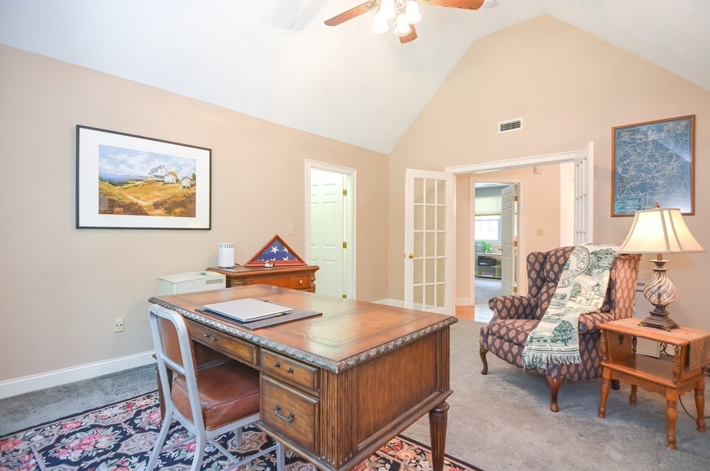 4 Evans Ln, Norfolk MA 02056-1545 exterior