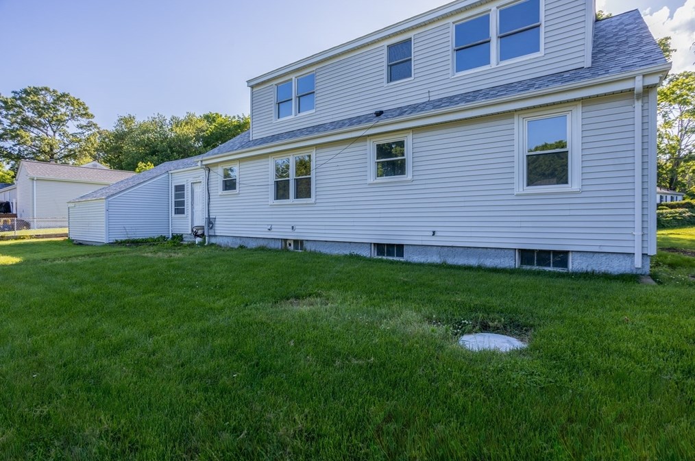 12 Chainey St, Seekonk MA 02771-4312 exterior