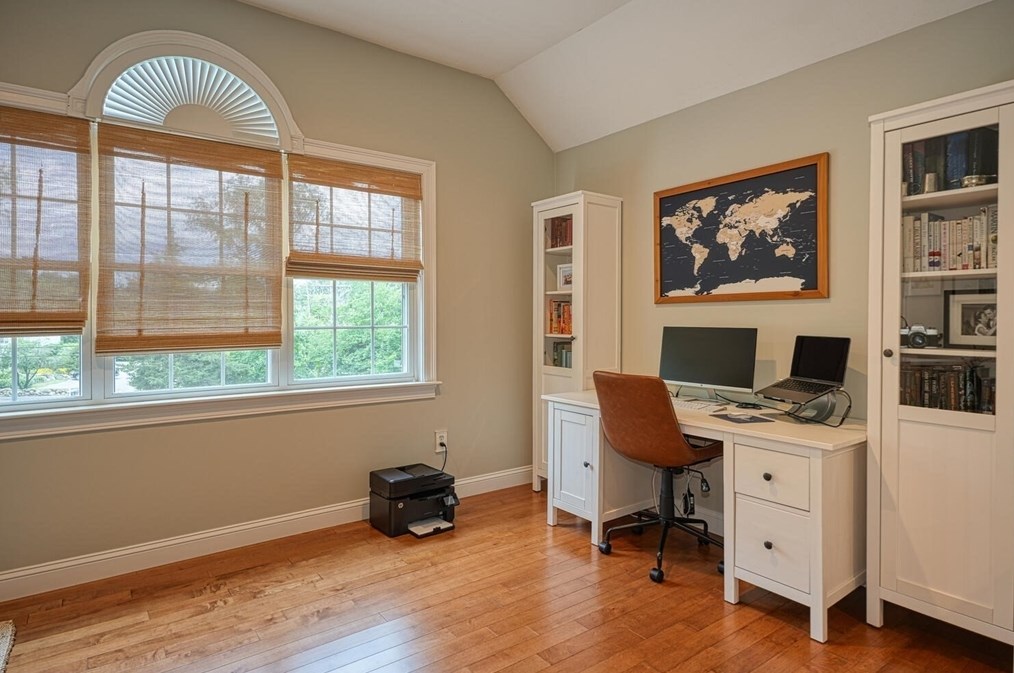 17 Elm St, Hopkinton MA  01748-1666 exterior