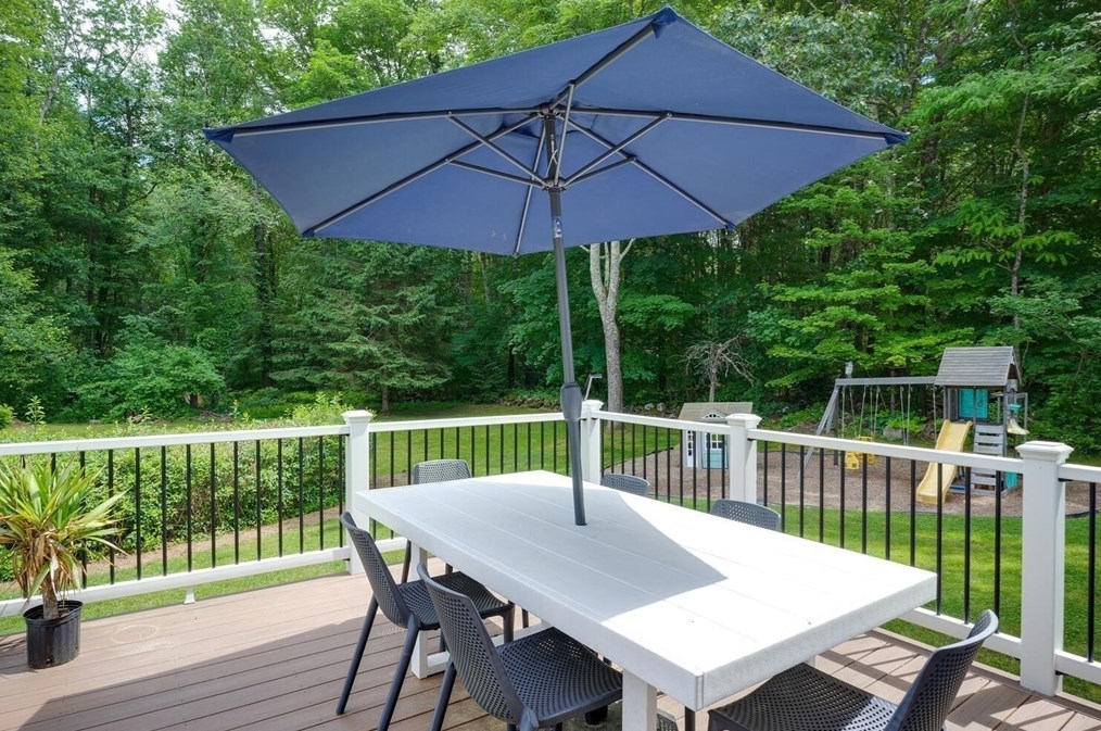 17 Elm St, Hopkinton MA  01748-1666 exterior