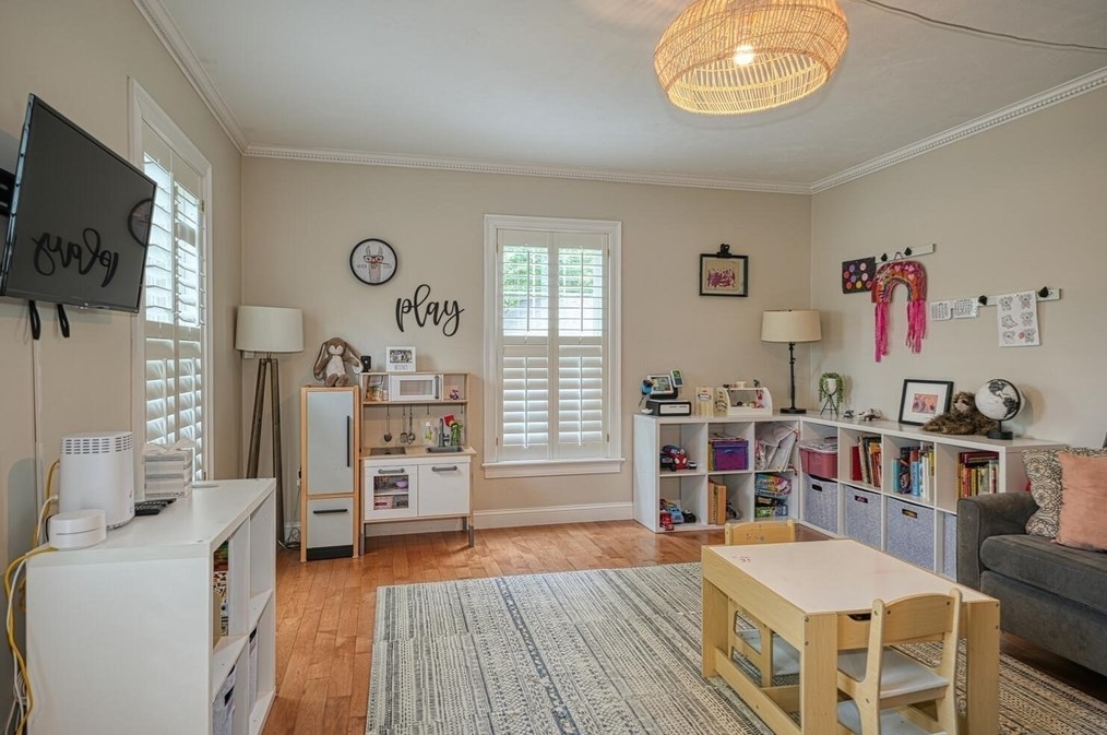 17 Elm St, Hopkinton MA  01748-1666 exterior