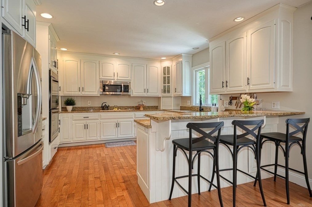 17 Elm St, Hopkinton MA  01748-1666 exterior