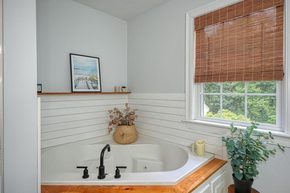 17 Elm St, Hopkinton MA  01748-1666 exterior