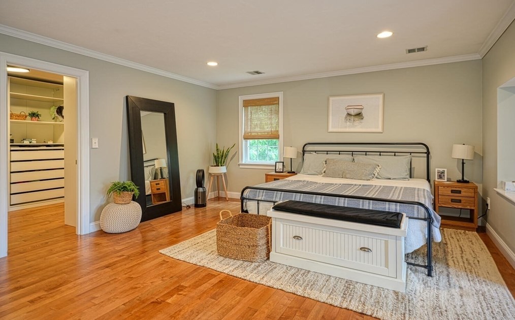 17 Elm St, Hopkinton MA  01748-1666 exterior