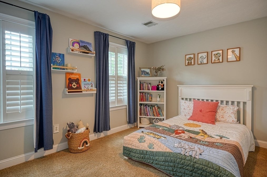 17 Elm St, Hopkinton MA  01748-1666 exterior