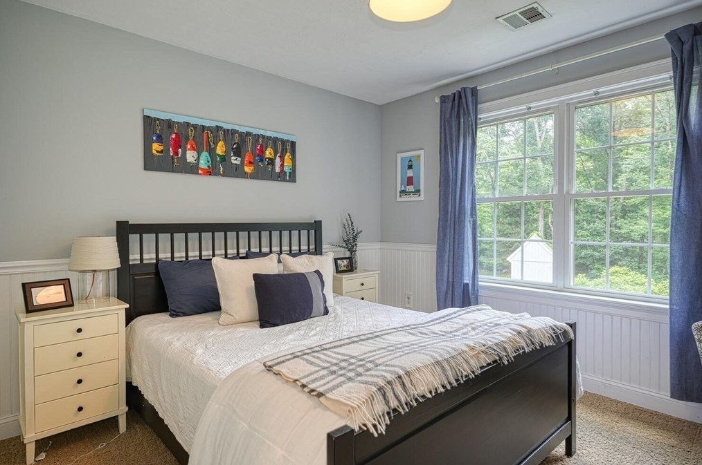 17 Elm St, Hopkinton MA  01748-1666 exterior