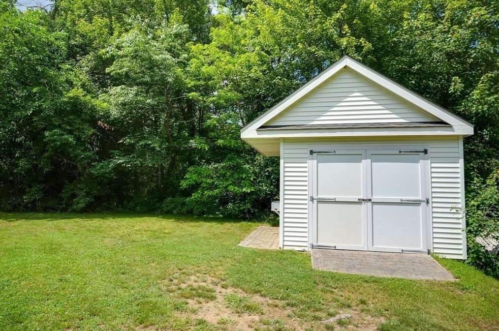 17 Elm St, Hopkinton MA  01748-1666 exterior