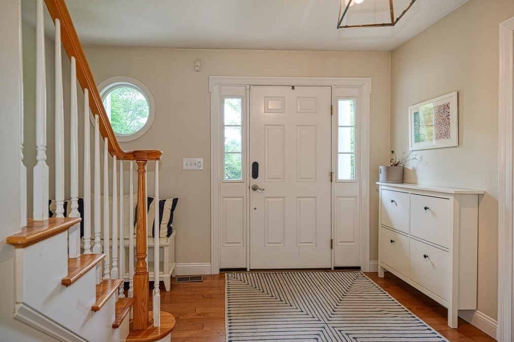 17 Elm St, Hopkinton MA  01748-1666 exterior