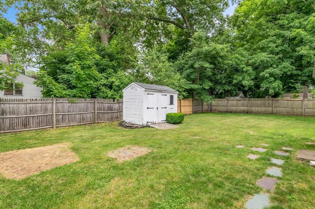 97 Old Brk Rd, Springfield MA 01128 exterior