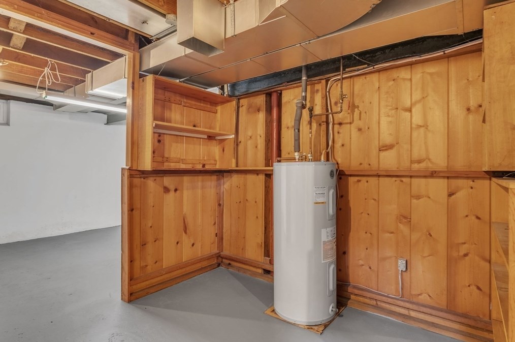 97 Old Brk Rd, Springfield MA 01128 exterior