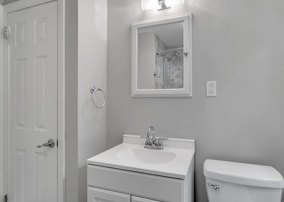 97 Old Brk Rd, Springfield MA 01128 exterior