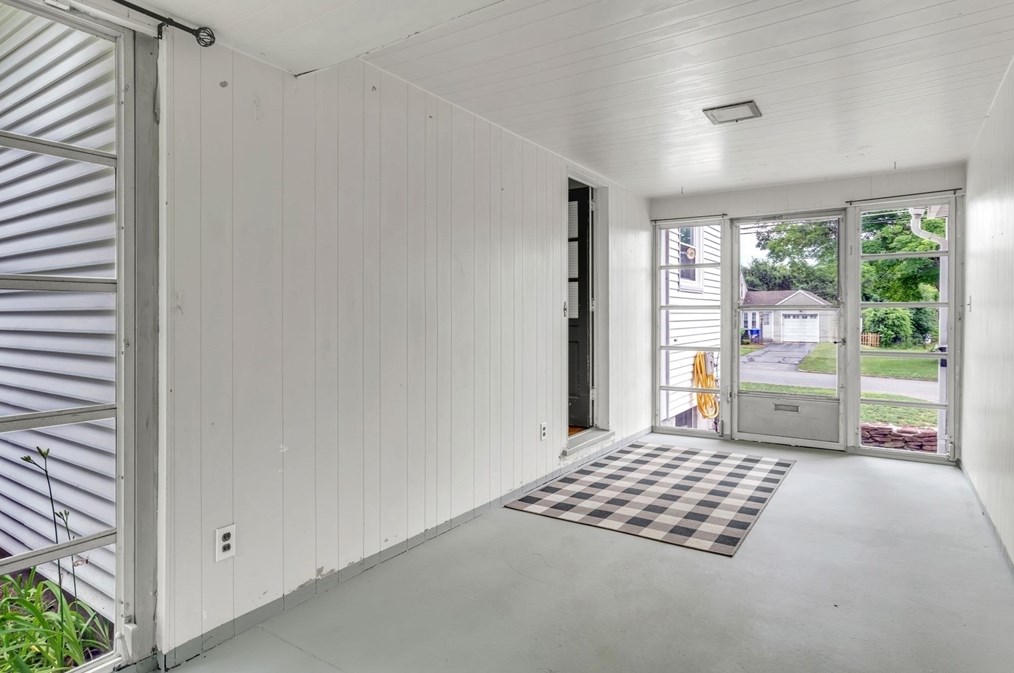 97 Old Brk Rd, Springfield MA 01128 exterior