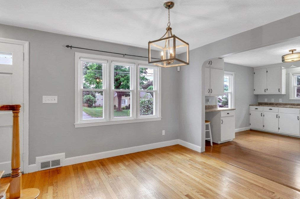 97 Old Brk Rd, Springfield MA 01128 exterior