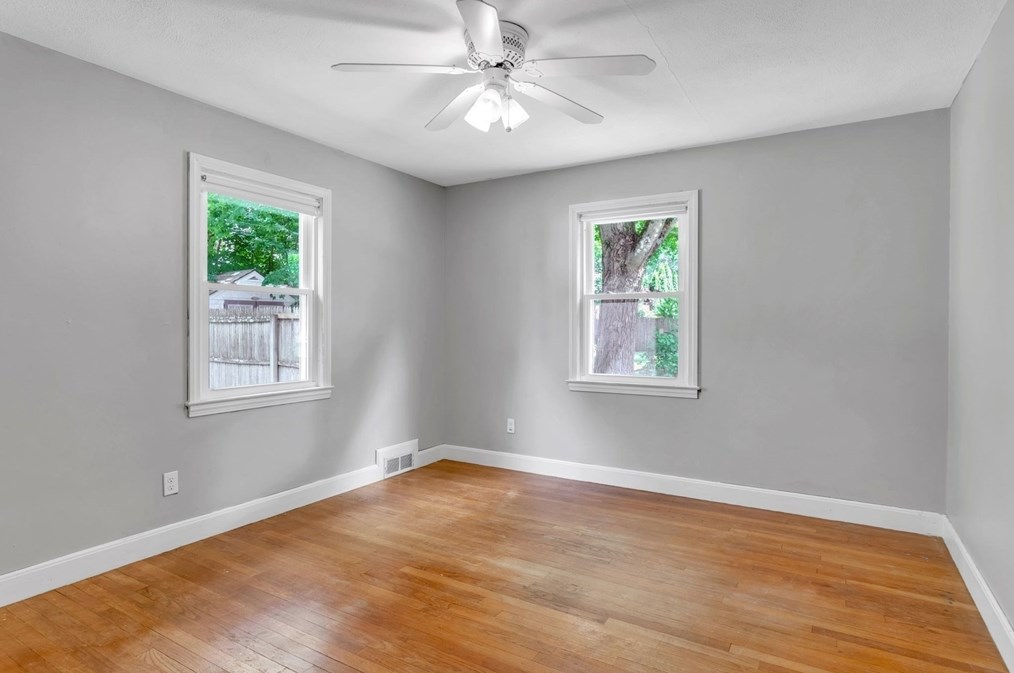 97 Old Brk Rd, Springfield MA 01128 exterior