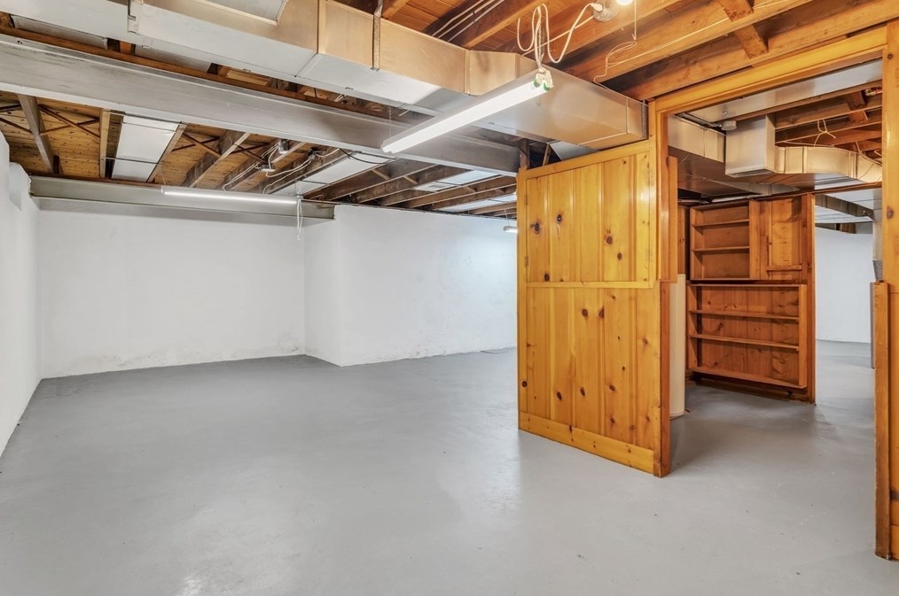 97 Old Brk Rd, Springfield MA 01128 exterior