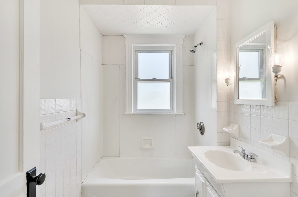 12 Guild St, Quincy MA 02169-6620 exterior