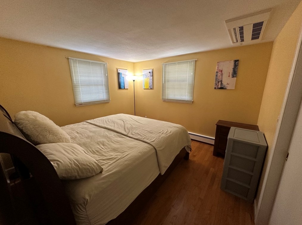 4 Burns Way, Holyoke MA 01040-7308 exterior