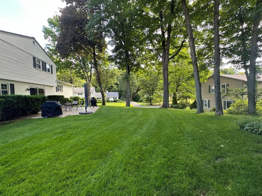 4 Burns Way, Holyoke MA 01040-7308 exterior