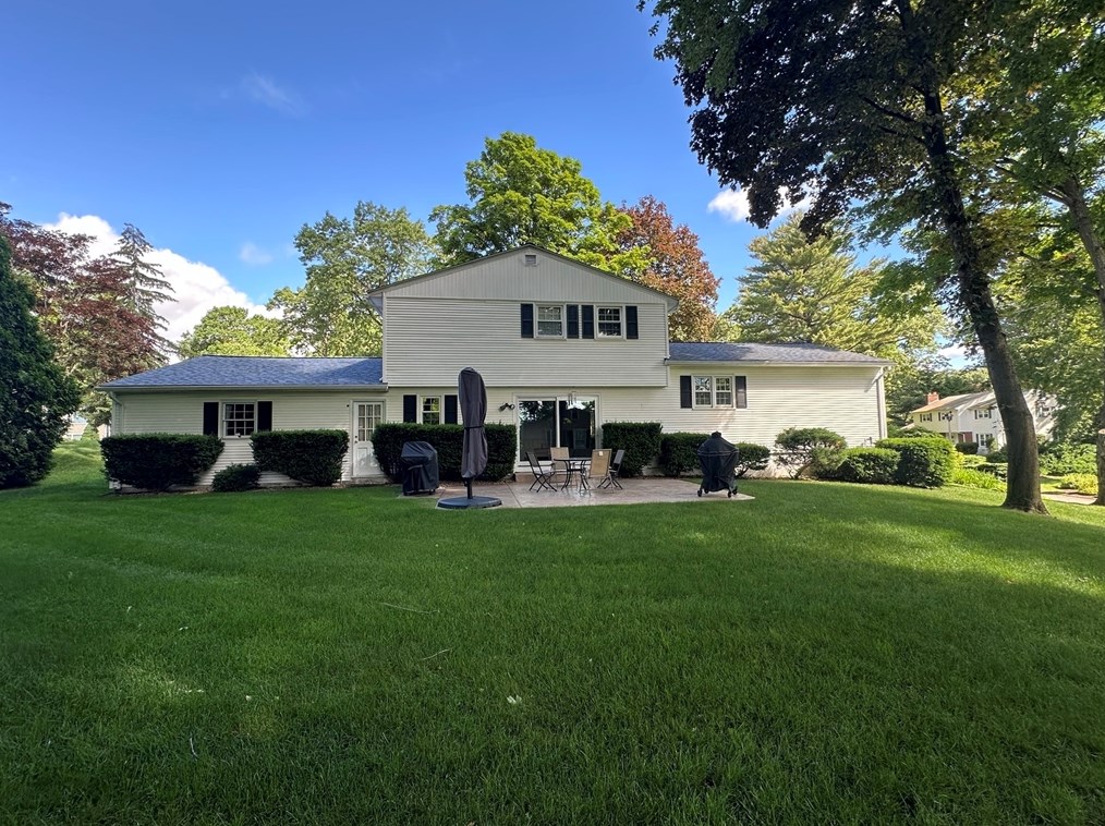 4 Burns Way, Holyoke MA 01040-7308 exterior