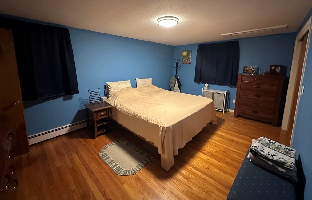 4 Burns Way, Holyoke MA 01040-7308 exterior