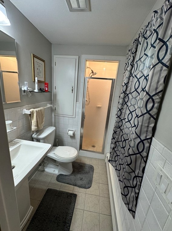 4 Burns Way, Holyoke MA 01040-7308 exterior