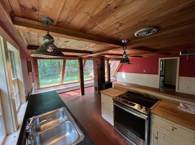 376 Grove St, Worcester MA 01605-1223 exterior