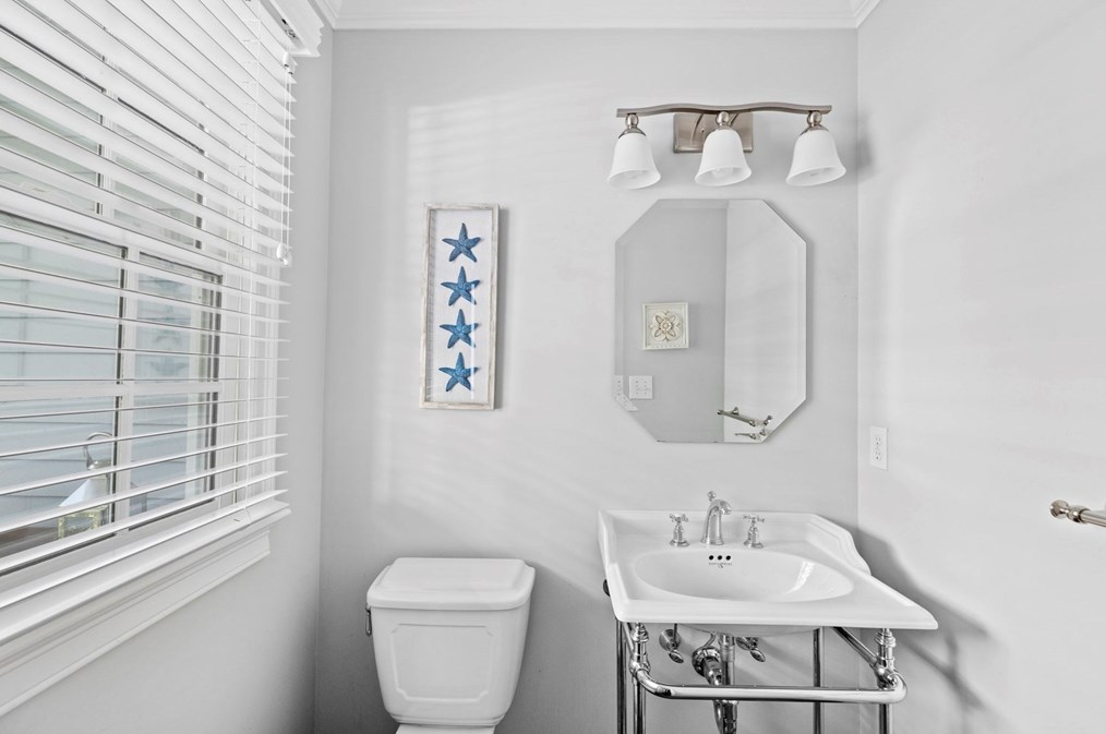 4 Julian Way, Hingham MA 02043-3939 exterior