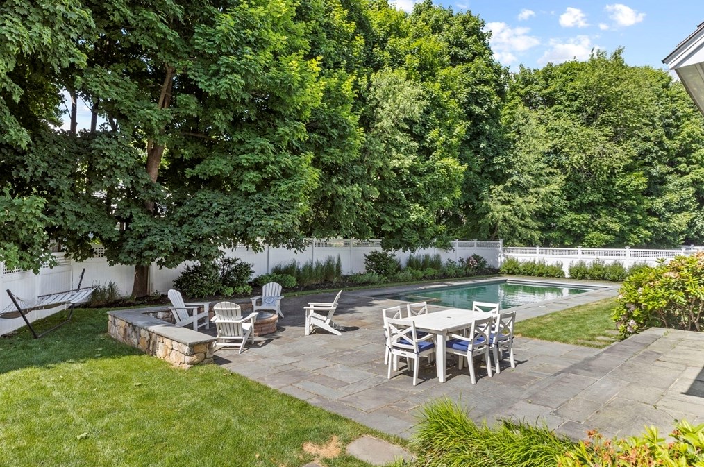 4 Julian Way, Hingham MA 02043-3939 exterior