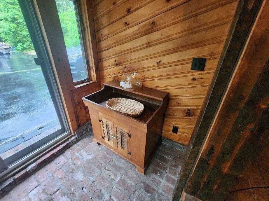 127 Hart St, Taunton MA 02780-4950 exterior