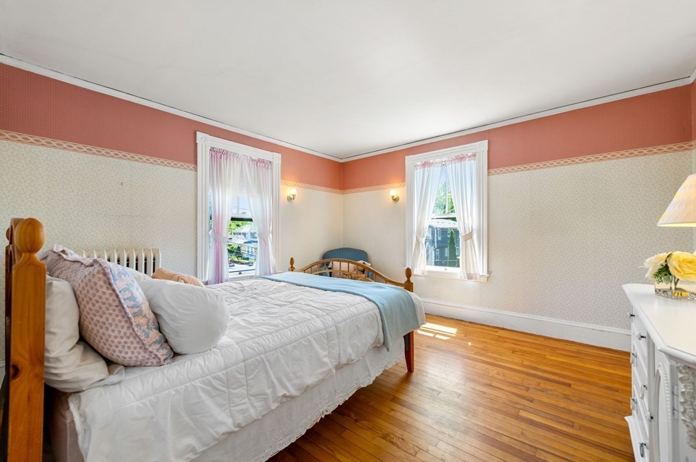 22 Pond St, Marblehead MA 01945-3454 exterior