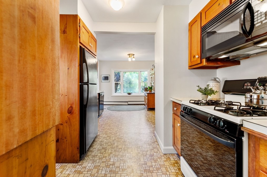 22 Pond St, Marblehead MA 01945-3454 exterior