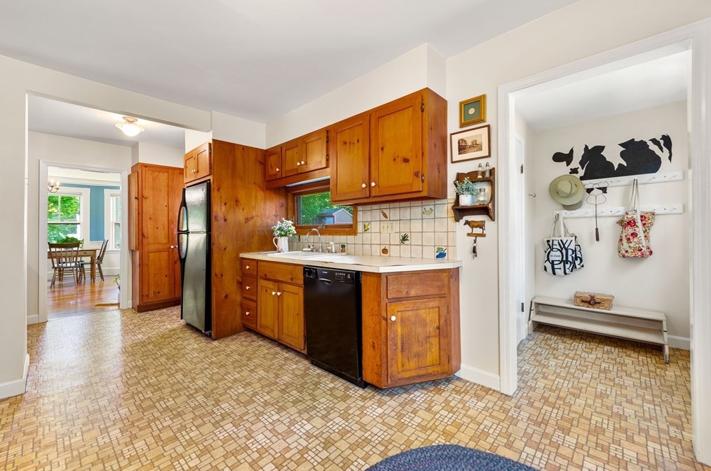 22 Pond St, Marblehead MA 01945-3454 exterior