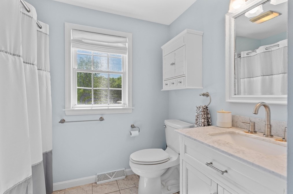 20 Earl St, New Bedford MA 02743-1924 exterior