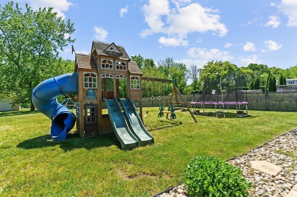 20 Earl St, New Bedford MA 02743-1924 exterior