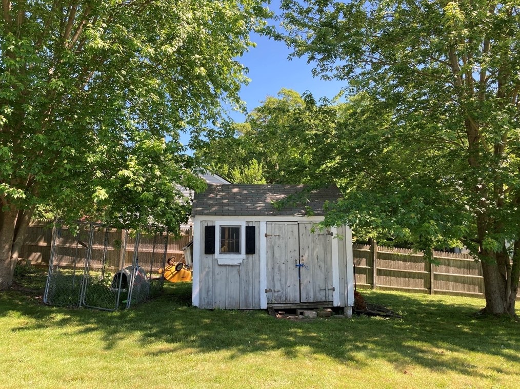 20 Earl St, New Bedford MA 02743-1924 exterior