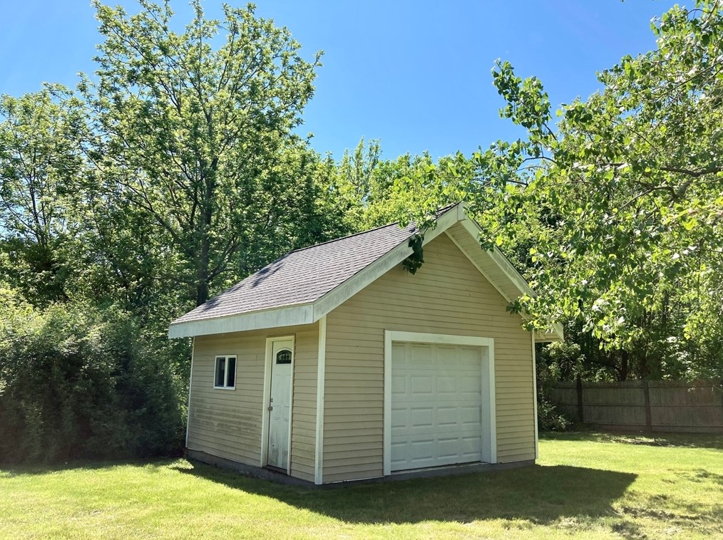 20 Earl St, New Bedford MA 02743-1924 exterior